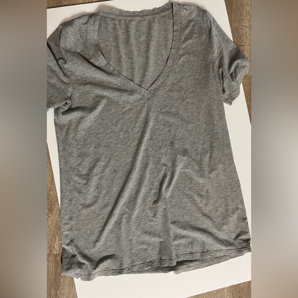 Lululemon shirt sleeve v-neck Heather grey tshirt size 8